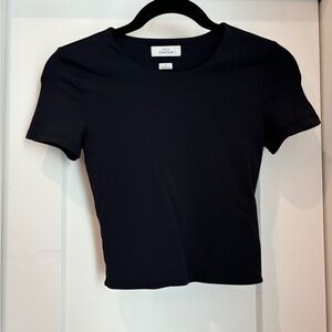 Babaton Black Short Sleeve Crewneck Crop Top